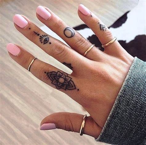 tatuajes en el dedo para mujer|40 ideas Tatuajes lindos en manos para mujeres